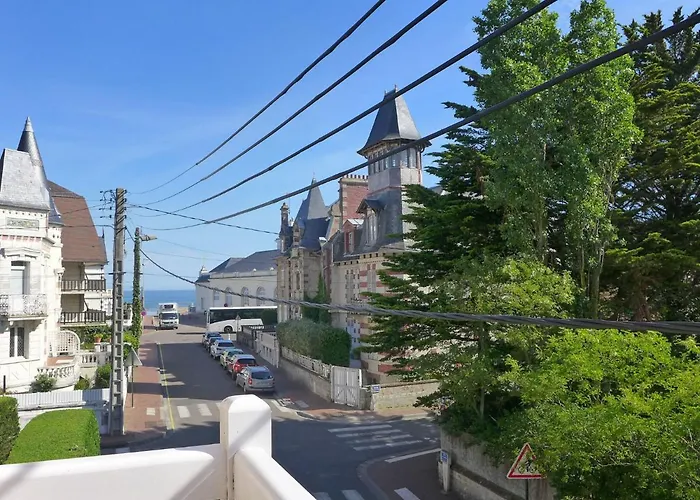 Le Manoir Du Casino By Interhome * Кабур